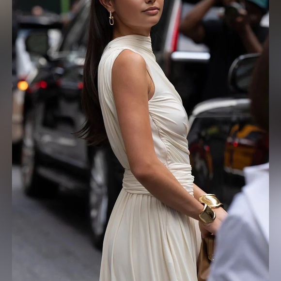 Commense Elegant Cream Maxi Dress - Picture 4 of 7